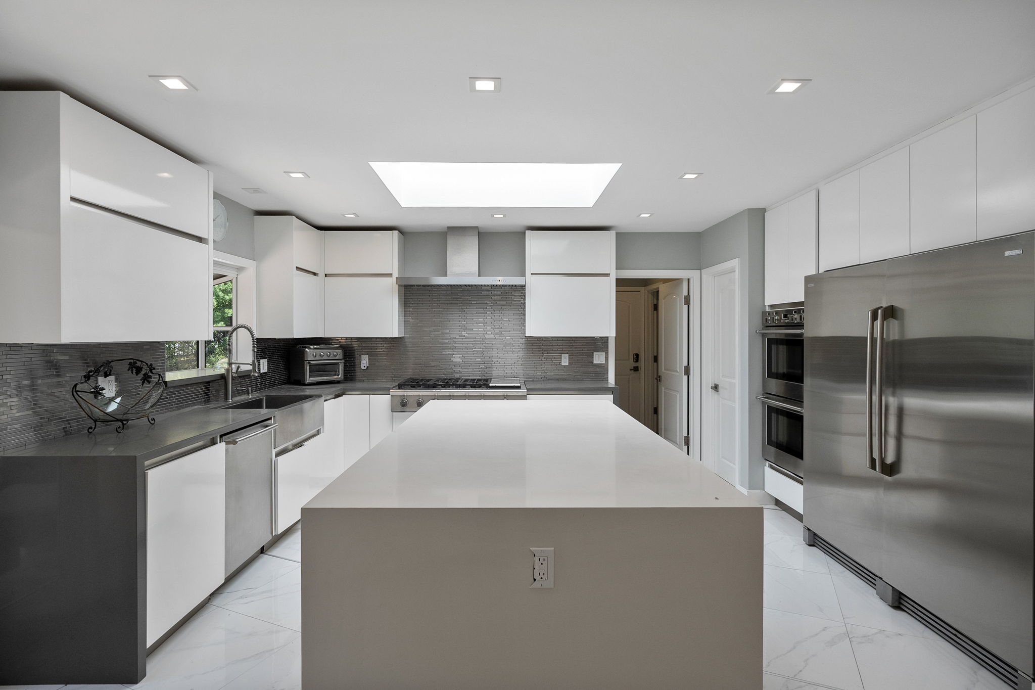 405 Evelyn Place-29
